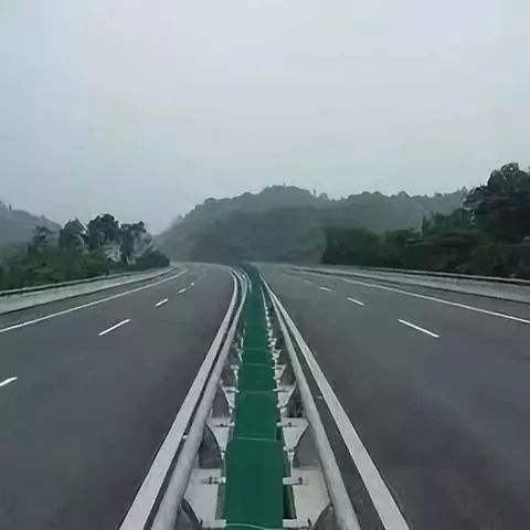 吕梁环城高速公路路面